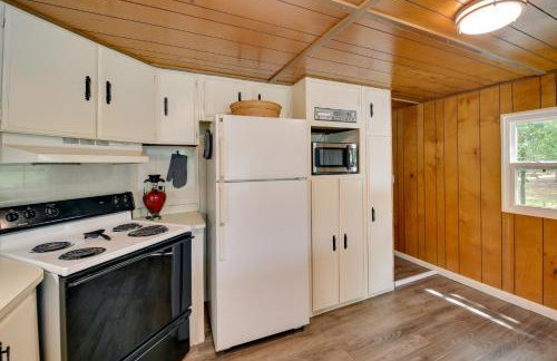 Waterfront Royal Home with Dock and Patio! - Foto 10