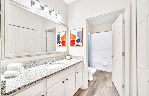 2BR Condo - Pool and Hot Tub - Near Disney - Foto 39