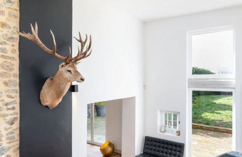 Le Cerf - House with view and swimming pool - Photo 18