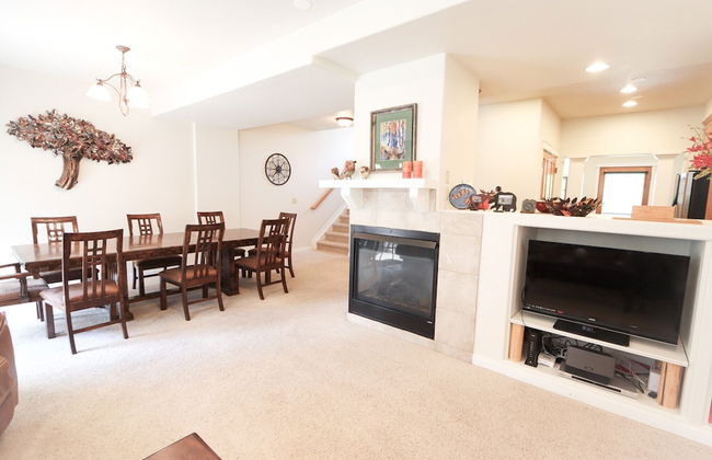 New Downtown Luxury Hideaway Skiing - Photo 28