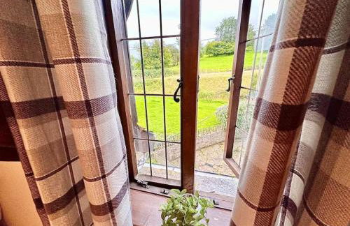 16th Century Farm House,6 Beds,5 BATHROOMS,SLEEPS 15,BBQ,HOT TUB,CINEMA ROOM WITH SURROUND SOUND,With Cymru Holidays - Foto 44