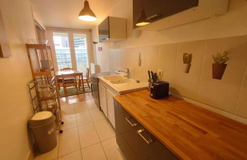 5 mn (450 m) walk Metro/La Defense/Netflix/Parking - Foto 10