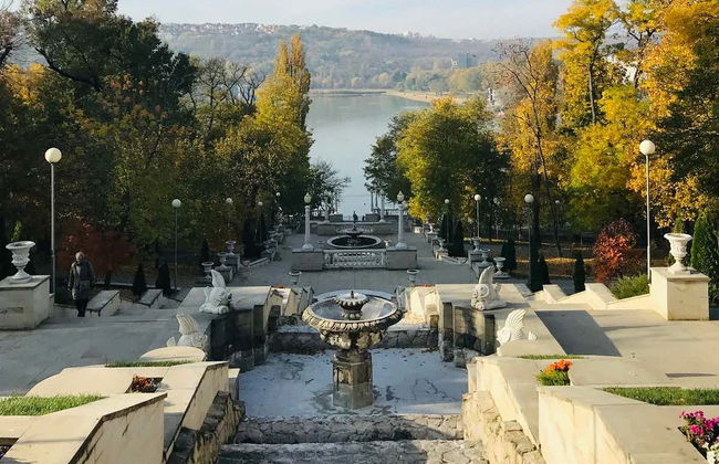Tour por Chisináu + Visita a la bodega Mileștii Mici - Foto 2