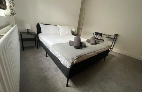 Spacious Flat! Sleeps 7, Pet Friendly and Parking - Photo 40