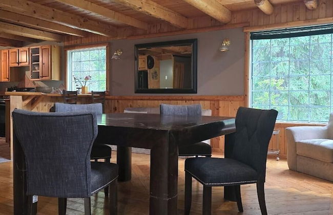 Rustic Beaverfoot Lodge Executive Cabin - Photo 11