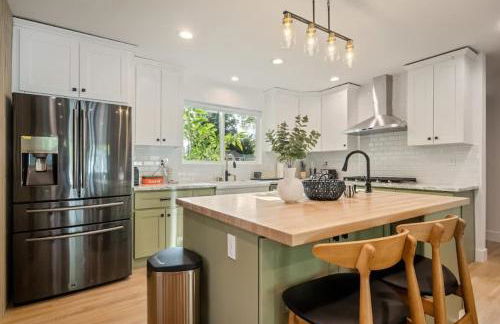 Lake Balboa Hideaway - Photo 2