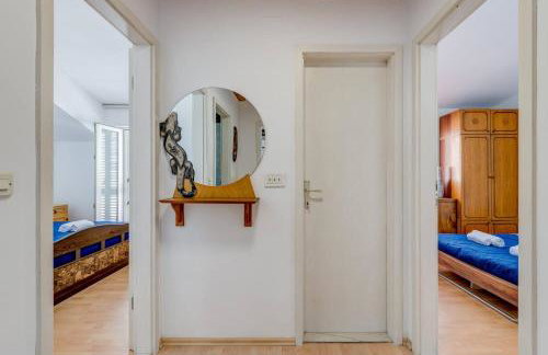 Spacious Rustic 2BR with Terrace & Parking - Foto 11