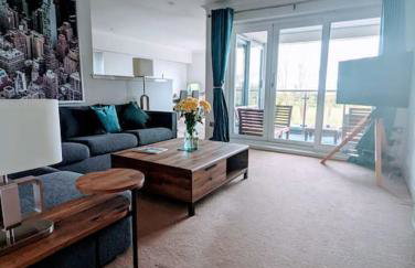 Beautiful 2 bedroom flat overlooking golf course - Foto 7