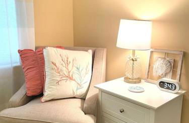 Beach gem! Hot Tub/EV/2bd/3.7mi beach/.5mi outlets - Foto 8