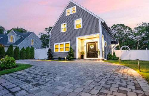 Renovated & Sophisticated Home Near Beach & Shops! - Photo 32