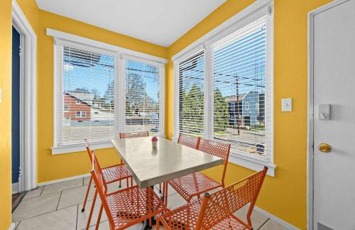 Cozy & Creative Top Unit in Lou's Arts District - Foto 40