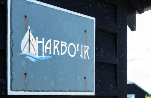 Harbour Lodge - Photo 3
