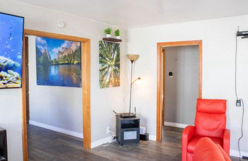 Private Home - #RedwoodSkyWalkRetreat - 5BD, Pro Pool Table, BBQ, Foosball, Darts, Fireplace, Movie Projector, Stereo, Cotton Bedding - Foto 24