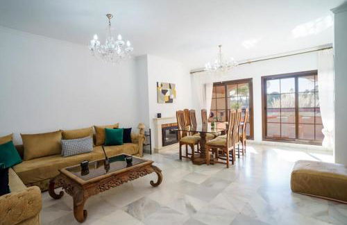 Stunning 3BR in Hacienda Del Sol Beach & Pool - Photo 6