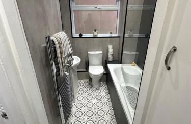 Cosy 2-bed flat, great location - Foto 7