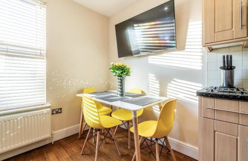 One Bedroom Flat in Bush Hill Park - Photo 7