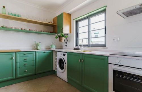 Green Breeze Escape by Lisbeyond - Photo 17