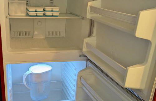 Kitchen, Laundry & Fenced Yard - Foto 23