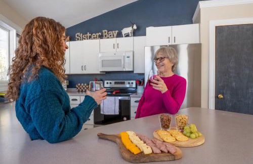 Cozy Retreat HotTub, FirePit, Arcade Fun & Dogs! - Foto 8