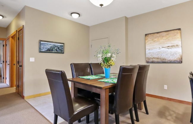 SPACIOUS 3-Br Luxury Condo | HEATED Pool + 3 Hot Tubs | Pool Table | Hm Theatre - Photo 10