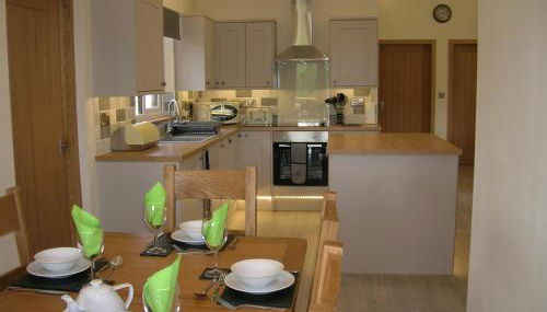 River Lodge Hot Tub Sleeps 6 - Foto 3, stove, dishwasher, toaster