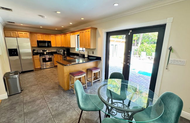 Vidal Manor 4BR Oasis w Pool Cabana- Wilton Dr - Foto 23