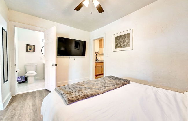 Stunning House In Convenient Location N Downtown - Photo 6