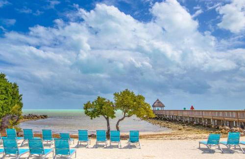 Bright 2BR Condo with Breathtaking Ocean View - Foto 29