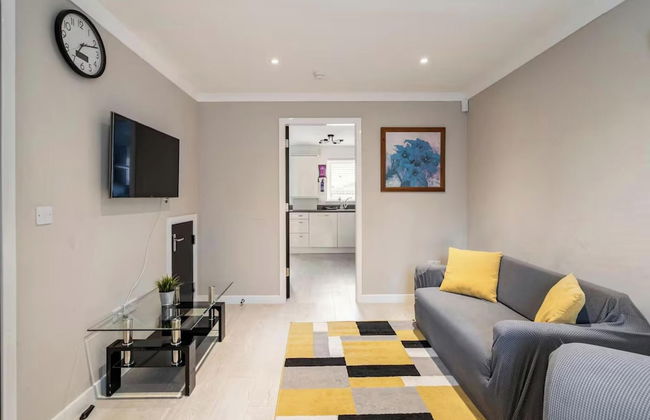 Charming 3 Bed Home in Stepps, Glasgow - Garden & Patio - Photo 26