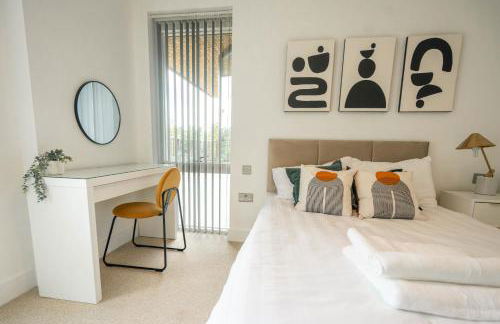 Modern 2 Bedroom with Superking Bed & Balcony views Near Wembley - Foto 17