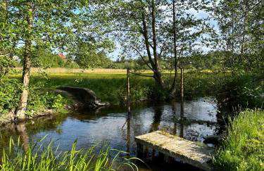 Mały domek nad rzeką Słupią - Foto 13