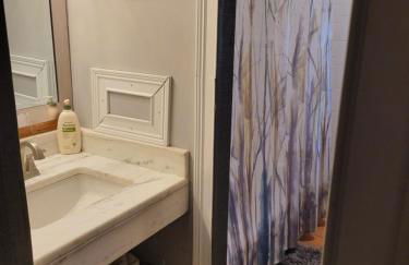 Modern style and comfort near UC - Photo 6