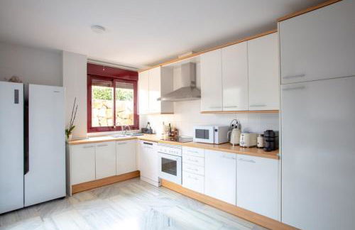 Private pool luxurious villa with mountain views - Foto 13