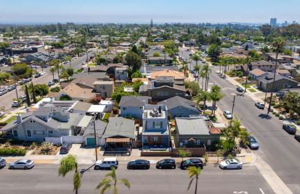 Modern Urban Escape Rooftop & Walkable Fun - Foto 24