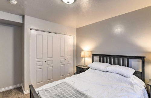 Cozy Anchorage Townhome Less Than Half Mile to Jewel Lake! - Foto 19