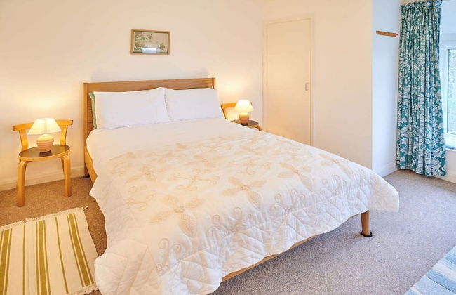 Host Stay Penrheol Farmhouse - Photo 12