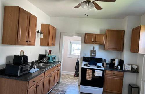 The Purple Door apt in the heart of Radford city - Foto 15