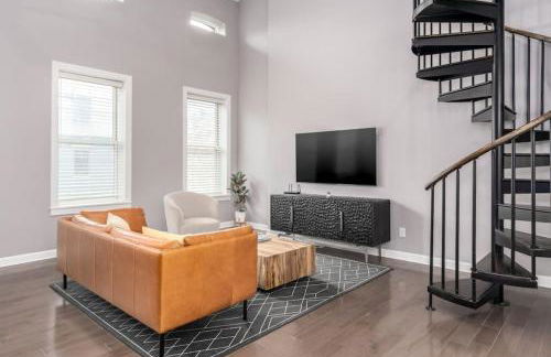 Soaring 2-Bedroom Parkside Loft Walkable to it All - Foto 7