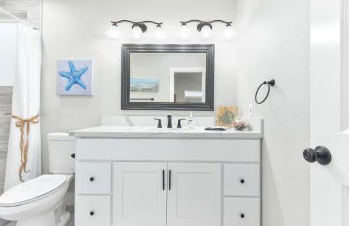 Sunset Island 3 Level Home on the Water sleeps 10 - Photo 34