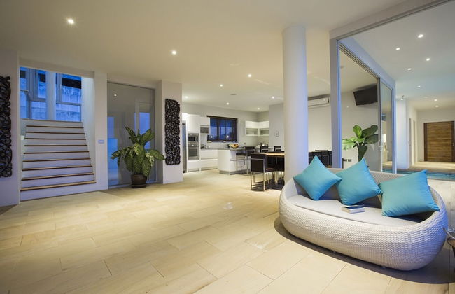 15 Bedroom Luxury Triple Sea View Villas - Photo 51