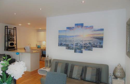 Seaview, Luxury apartment, 2 min walk to Porth Beach - Foto 35