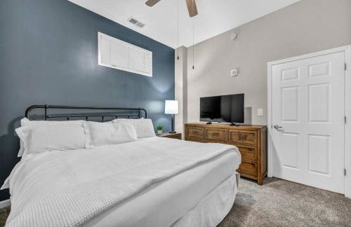 Epic Downtown Pad • Entertain & Unwind - Foto 13