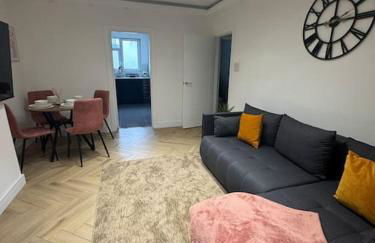 The Upper Tooting Beauty - 2bed Ground Floor Flat - Photo 3