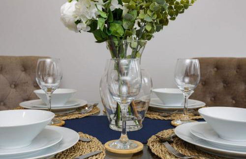 Castle View - 2 Bed Stylish Coastal Port Solent Retreat with Views! Parking, Sleeps 6 - LONG TERM STAY WINTER SPECIAL OFFER- By Blue Puffin Stays - Photo 24