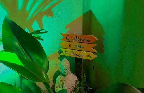 Casa d'Aroeira Residencial Boutique - Centro de Juqueí - Perto de Tudo - 2 quadras do Mar - Serviço de Praia - Roupa de Cama 600 fios algodão Egípcio - Tudo Novo - Estacionamento Interno - Cozinha - Consulte unidades com Ofurô Hidro e Cromoterapia - Foto 44