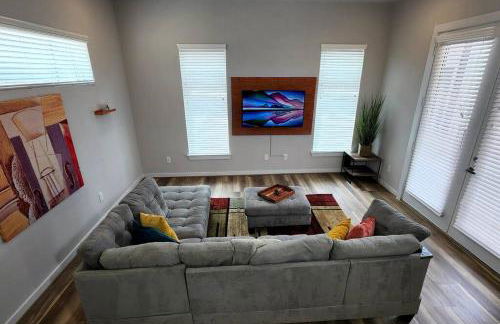 Galleria Exquisite Three Story Home Brand New Development - Foto 18