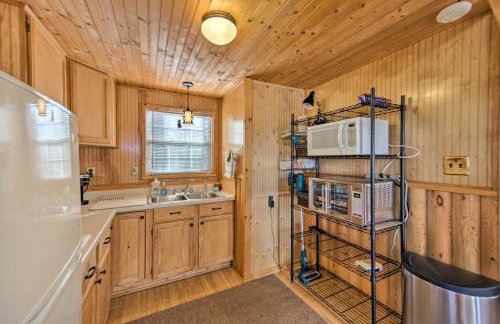 Lakefront Cabin with 2 Lofts, Boats on 4 Acres - Foto 10