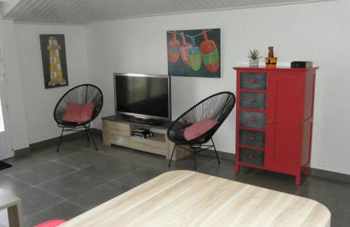 APPARTEMENT FACE au PORT et à L'OCEAN SAINT GILLES CROIX DE VIE WIFI BALCON PARKING PRIVE COUVERT - Photo 6