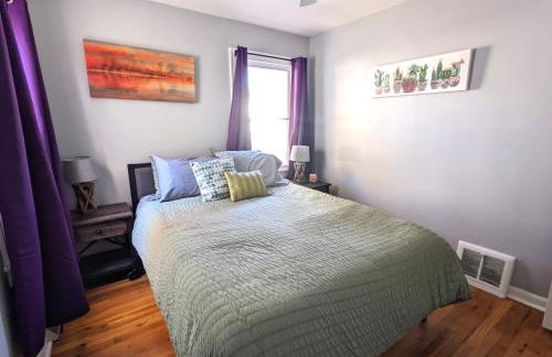 Fenced backyard, deck, pet-friendly home - Photo 11