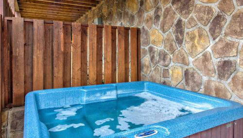 Cozy Log Cabin with Hot Tub & Game Room - Foto 4